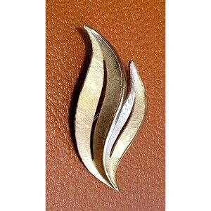 Crown Trifari Vintage Brooch Leaf Brushed Gold Tone Signed